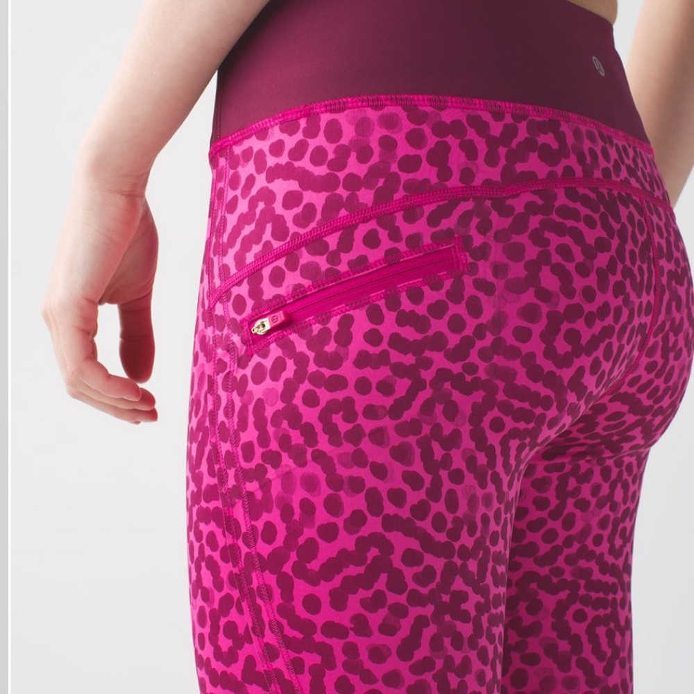LULULEMON• Women’s Pink Leopard Print Crop Leggings Size 6